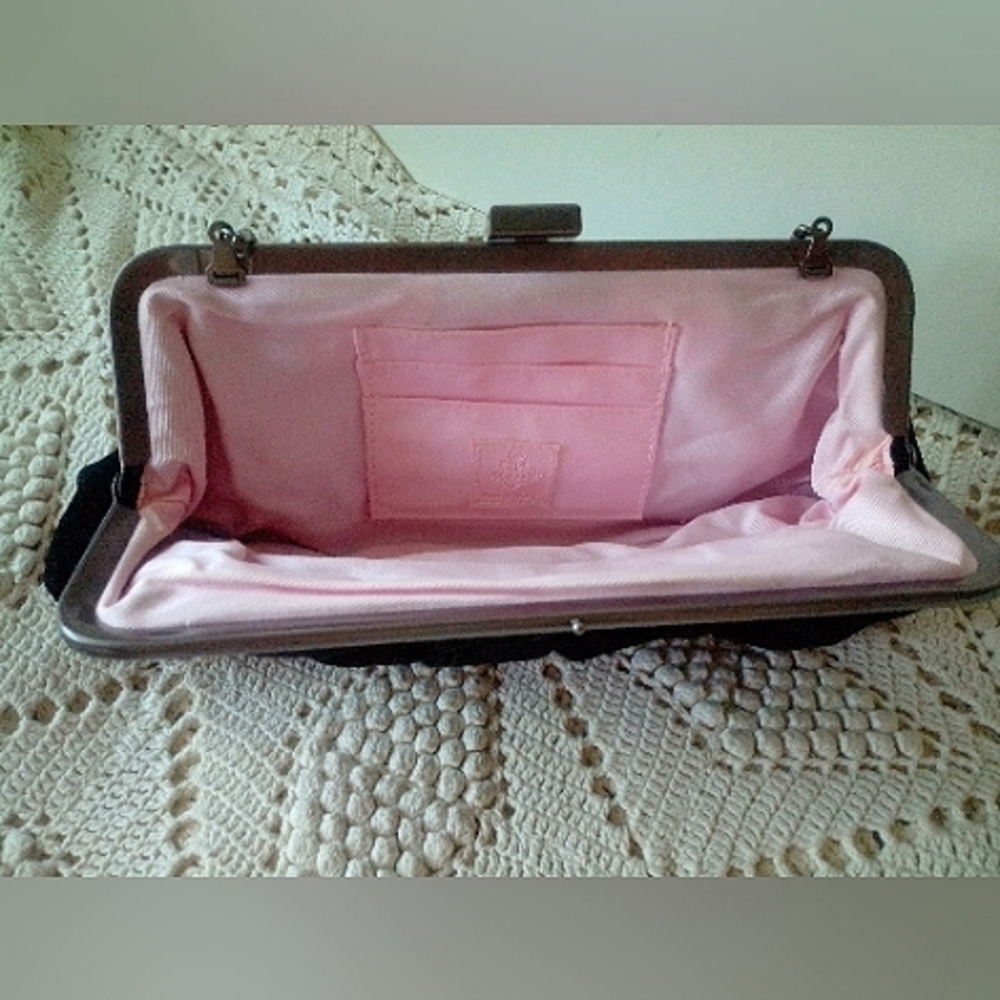 NWOT Velvet evening clutch - Picture 3 of 4
